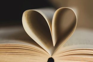 Seitenweise Freude – 4 geniale Geschenkideen für wahre Bücherwürmer